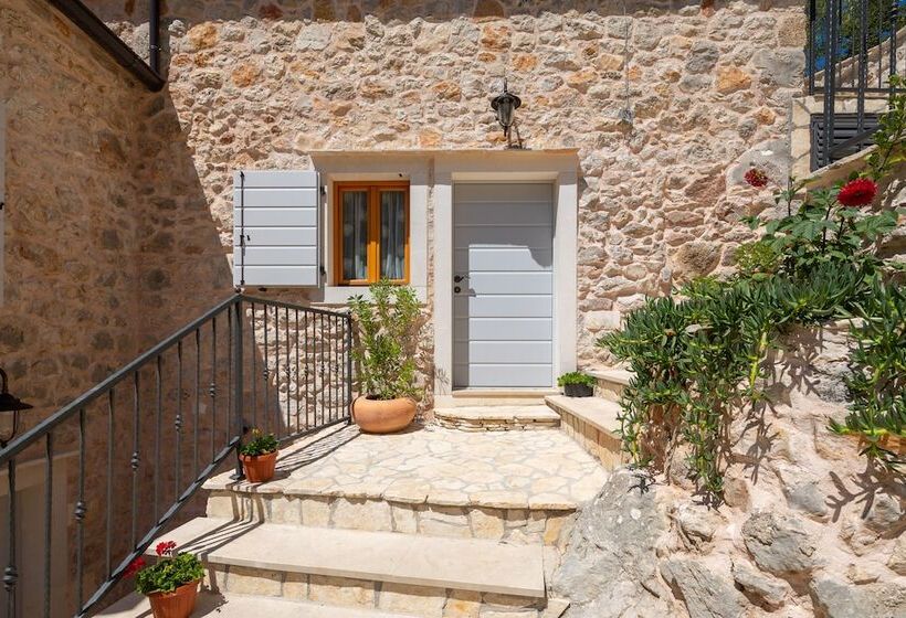 بنسيون Rustic Luxury Villa Fulmin