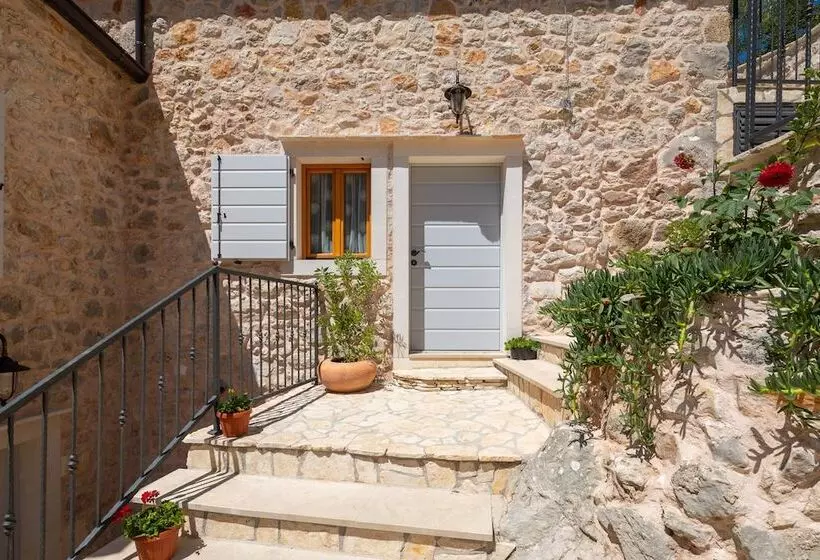 Majatalo Rustic Luxury Villa Fulmin