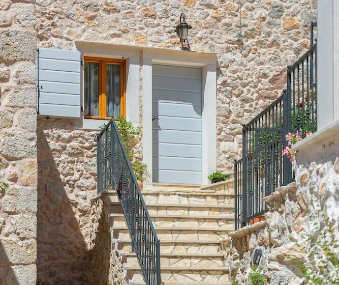 بنسيون Rustic Luxury Villa Fulmin