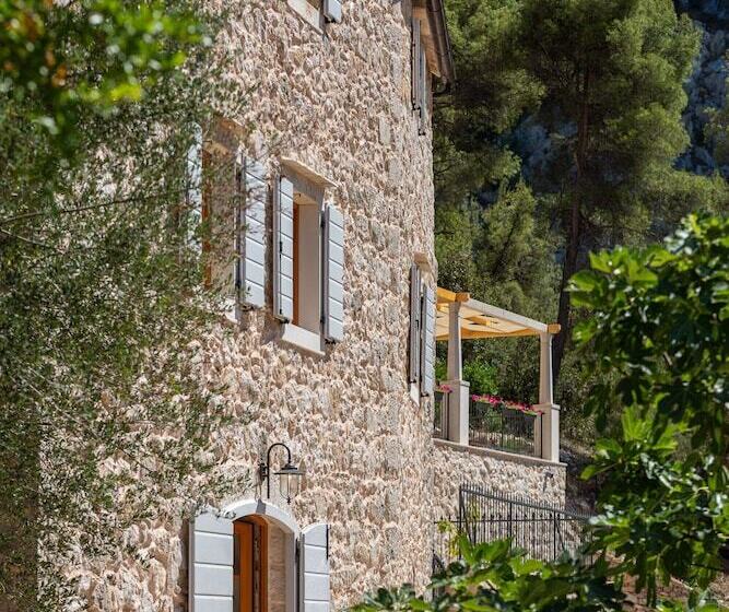 بنسيون Rustic Luxury Villa Fulmin