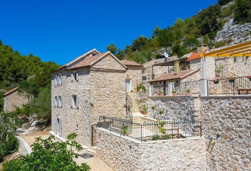 بنسيون Rustic Luxury Villa Fulmin