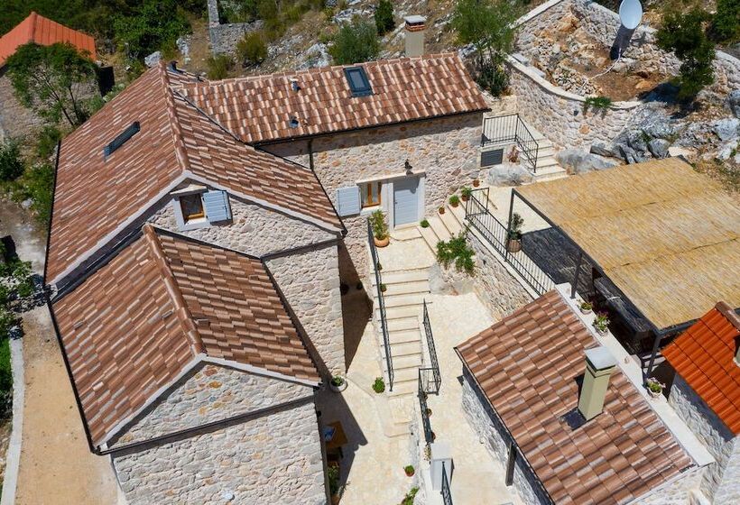 بنسيون Rustic Luxury Villa Fulmin