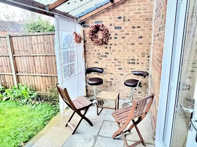 Majatalo The Hk House   Family Friendly Near To Blenheim Palace & Oxford City Centre