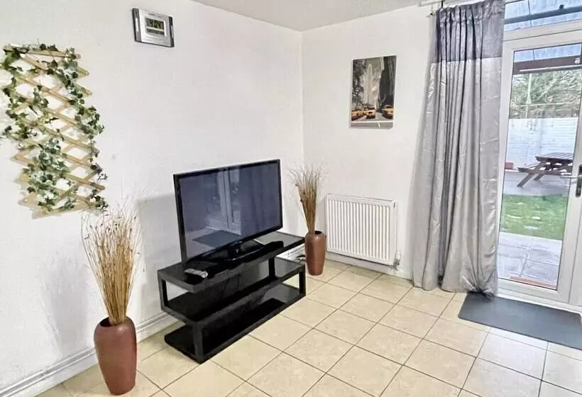 Majatalo The Hk House   Family Friendly Near To Blenheim Palace & Oxford City Centre