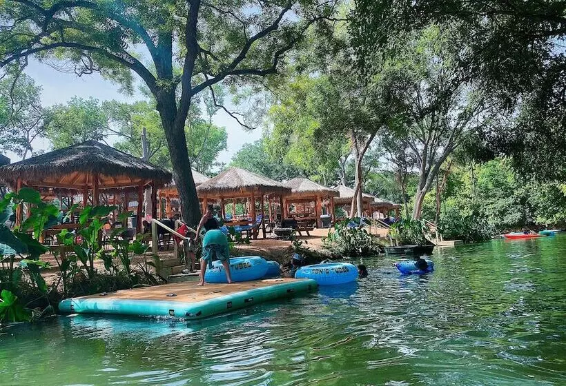 17 Son S Rio Cibolo   Birdhouse Cabin