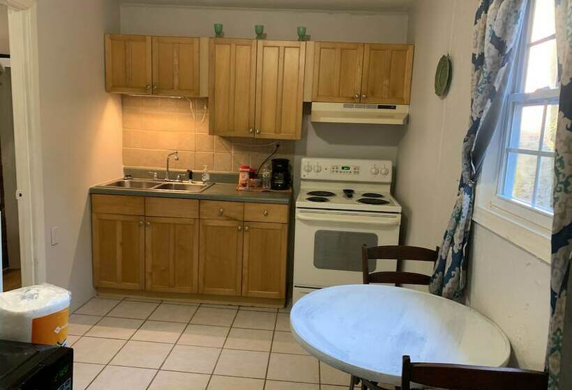 Nature Coast Inn And Cottages