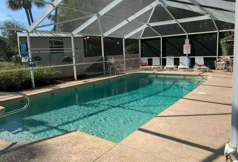 Nature Coast Inn And Cottages