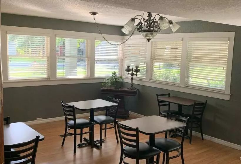 Nature Coast Inn And Cottages