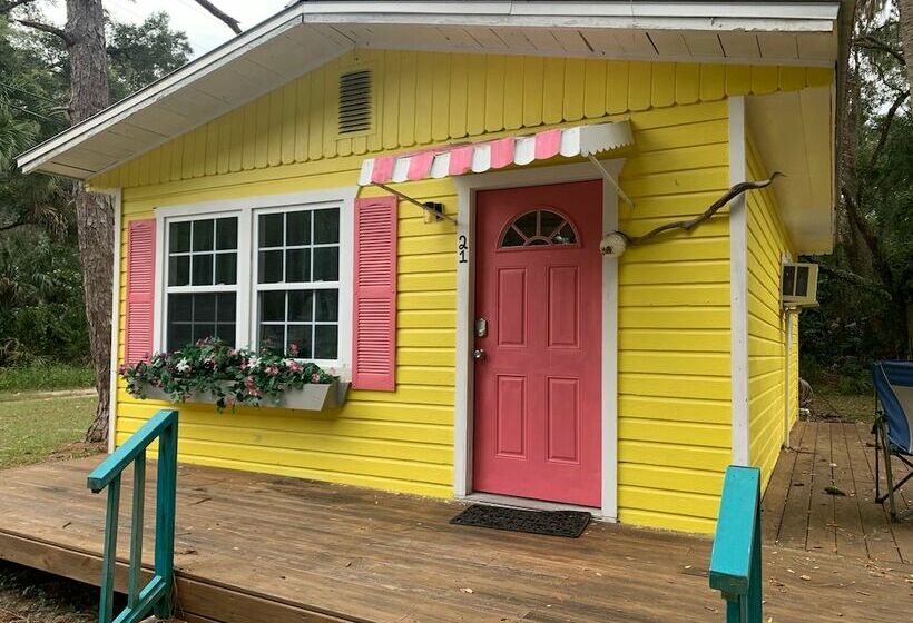 Nature Coast Inn And Cottages