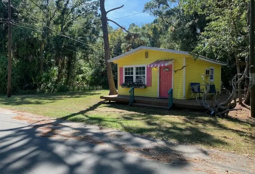 Nature Coast Inn And Cottages