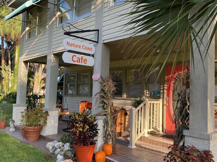 Nature Coast Inn And Cottages