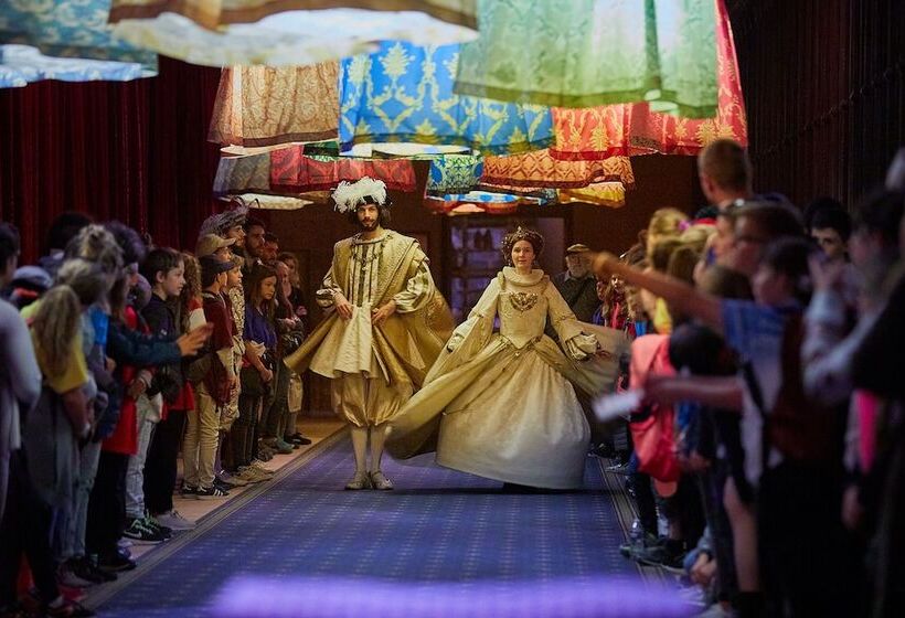 Puy Du Fou France   Hotel Les Iles De Clovis