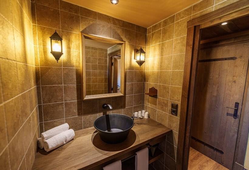 Puy Du Fou France   Hotel Les Iles De Clovis