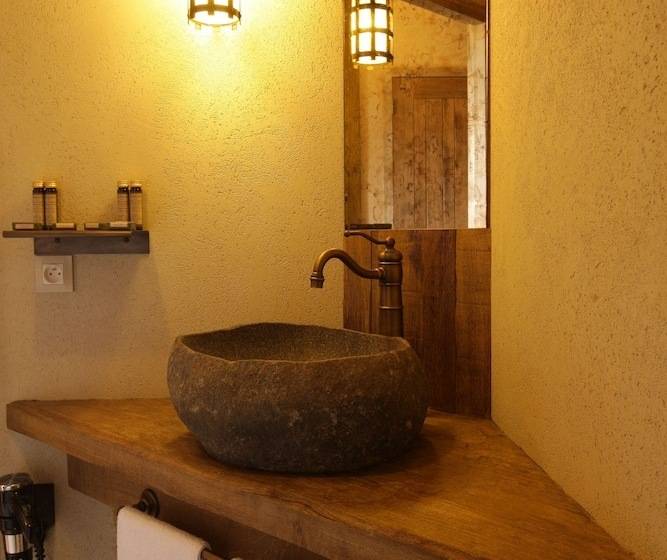 Puy Du Fou France   Hotel Les Iles De Clovis