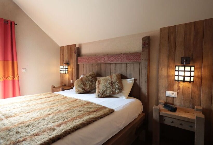 Puy Du Fou France   Hotel Les Iles De Clovis