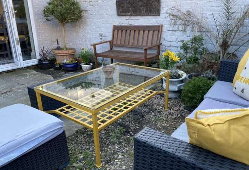 اقامتگاه Refurbished 3 Bed House In Manchester