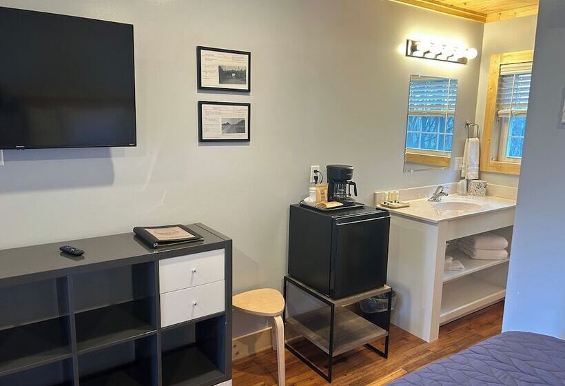 Tuggle S Gap Roadside Inn   Blue Ridge Parkway