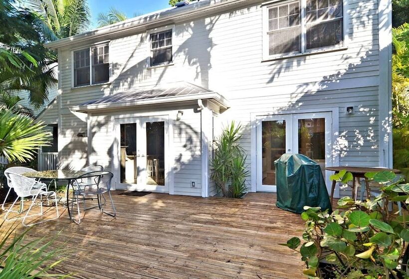 Artist Garden By Avantstay Great Location W/ Balcony, Outdoor Dining, Shared Pool & Bbq! Week Long S