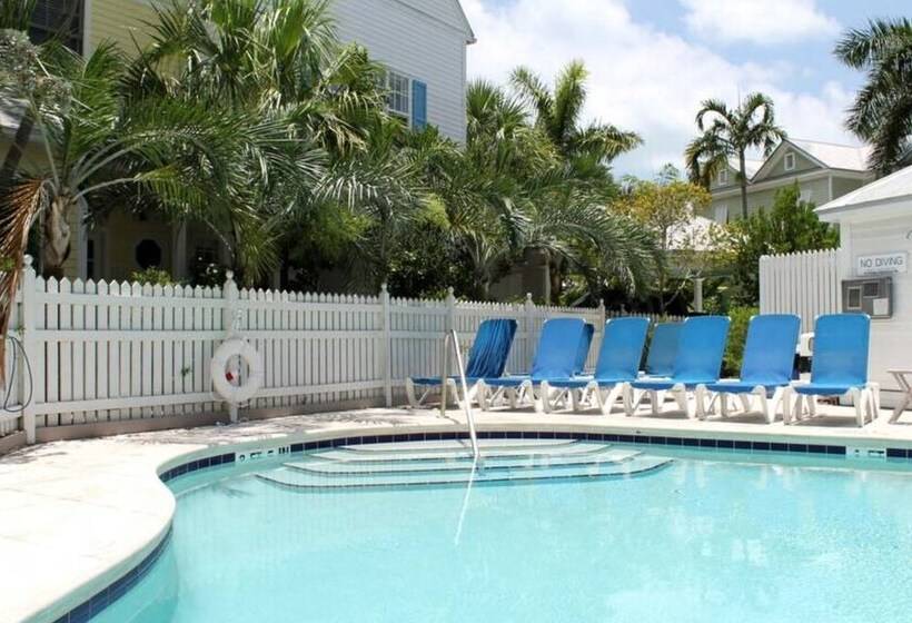 Artist Garden By Avantstay Great Location W/ Balcony, Outdoor Dining, Shared Pool & Bbq! Week Long S