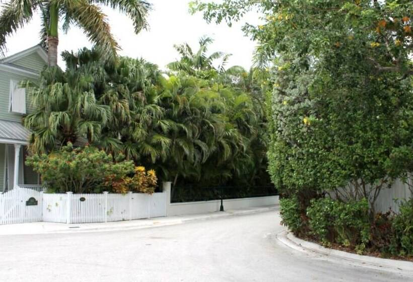 Artist Garden By Avantstay Great Location W/ Balcony, Outdoor Dining, Shared Pool & Bbq! Week Long S