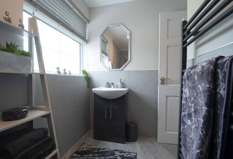 Charming 4 Bed Cottage In Dungannon