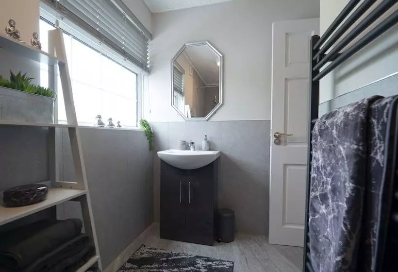 Charming 4 Bed Cottage In Dungannon