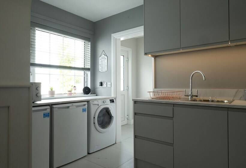 Charming 4 Bed Cottage In Dungannon