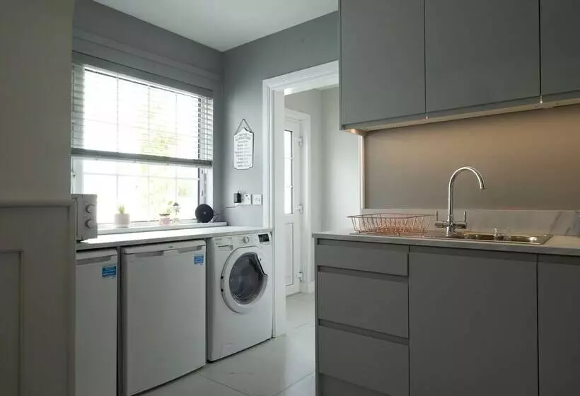 Charming 4 Bed Cottage In Dungannon