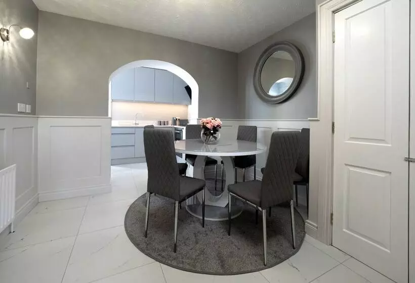 Charming 4 Bed Cottage In Dungannon