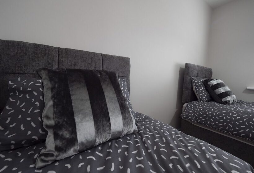 Charming 4 Bed Cottage In Dungannon