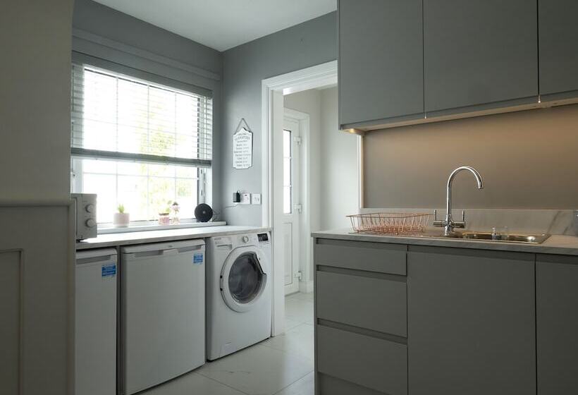 Charming 4 Bed Cottage In Dungannon