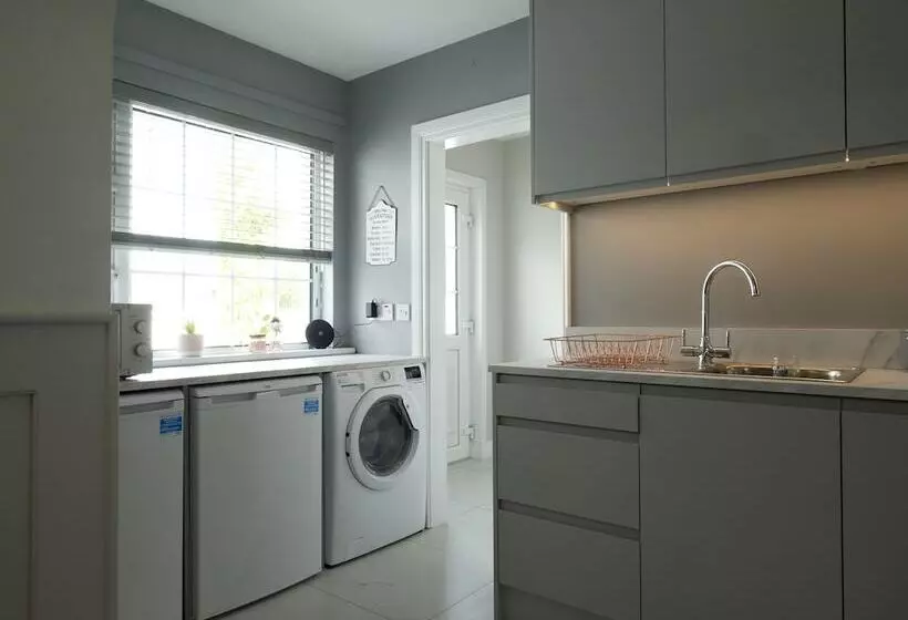 Charming 4 Bed Cottage In Dungannon