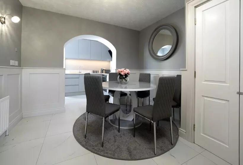 Charming 4 Bed Cottage In Dungannon