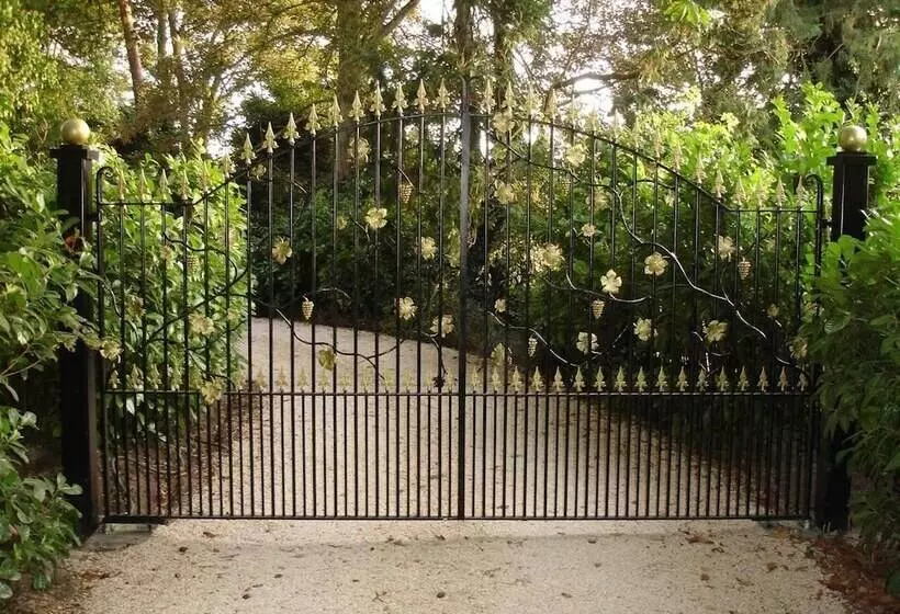 Cottage In Area Of Outstanding Natural Beauty