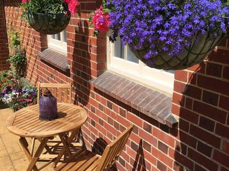 Cottage In Area Of Outstanding Natural Beauty