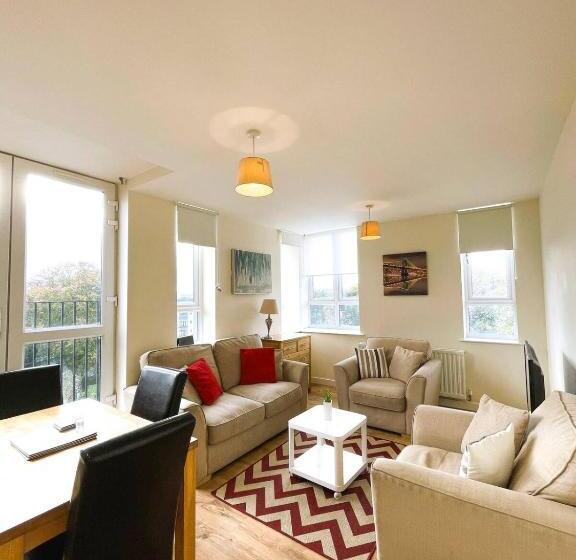 Maidstone Heights By Kasar Stays