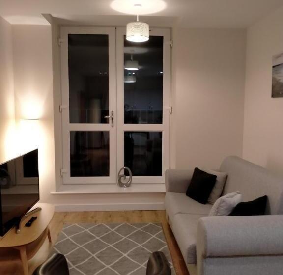 Maidstone Heights By Kasar Stays