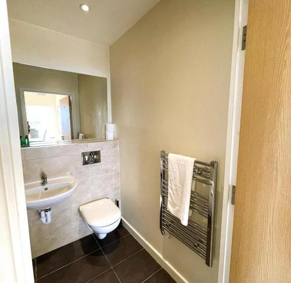 Maidstone Heights By Kasar Stays