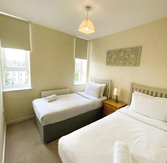 Maidstone Heights By Kasar Stays