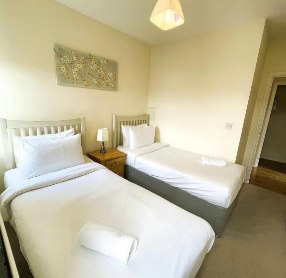 Maidstone Heights By Kasar Stays