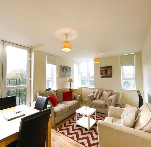 Maidstone Heights By Kasar Stays