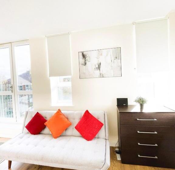 Maidstone Heights By Kasar Stays