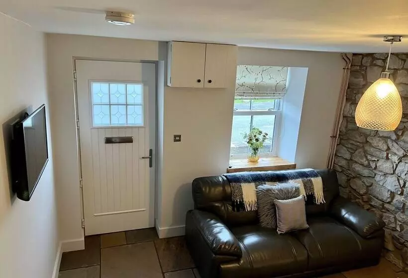 Gorgeous 2 Bed Cottage In Penderyn, Brecon Beacons