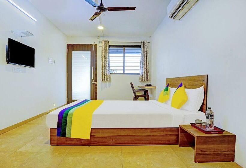 Itsy Hotels Oasis Pride