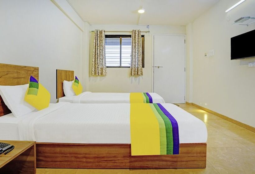 Itsy Hotels Oasis Pride