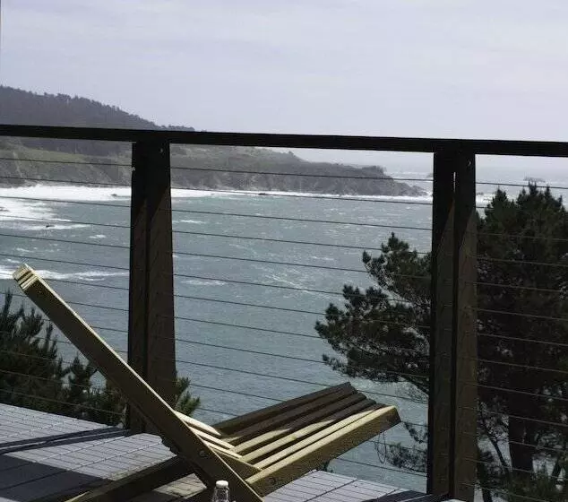 Hotelli Timber Cove Resort