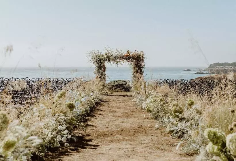 Hotelli Timber Cove Resort