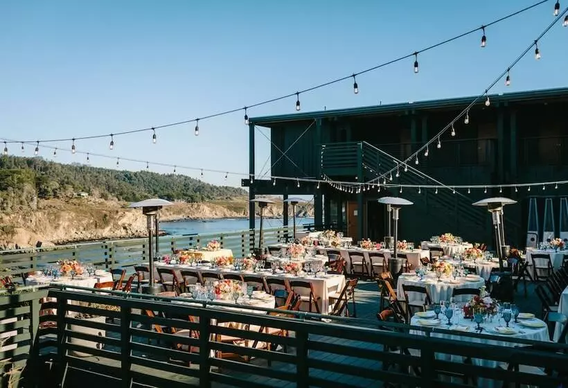 Hotelli Timber Cove Resort