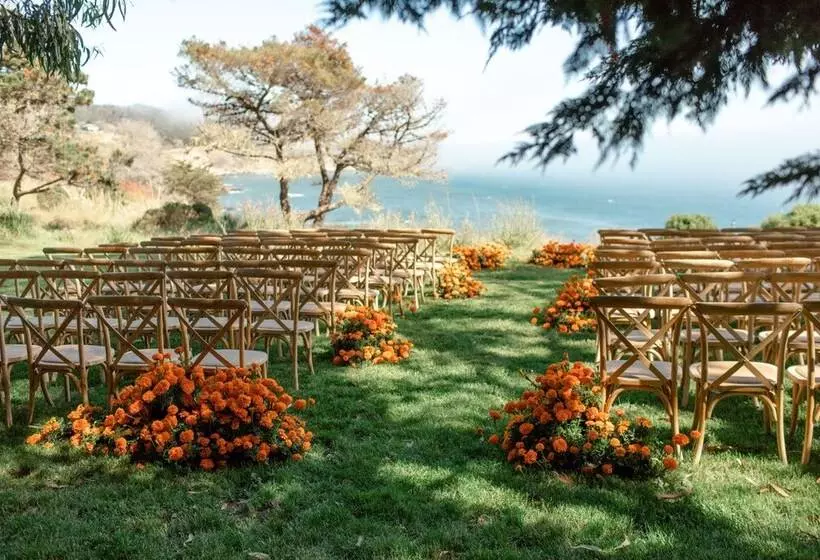 Hotelli Timber Cove Resort