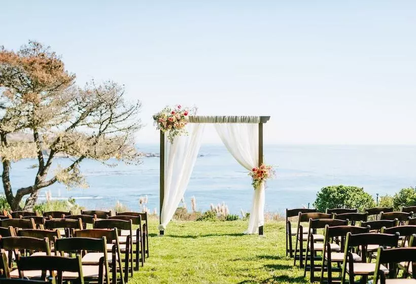 Hotelli Timber Cove Resort